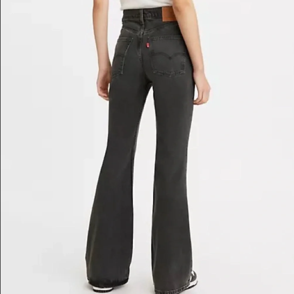 NWT LEVI’S 70'S HIGH RISE FLARE WOMEN'S JEANS - Picture 5 of 7